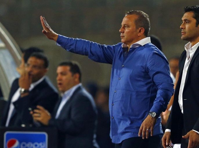 Egypt's coach Shawky Gharib (2nd L) gestures next to team director Ahmed Hassan during their African Nations Cup qualifying soccer match against Tunisia in Cairo September 10, 2014. REUTERS/Amr Abdallah Dalsh (EGYPT - Tags: SPORT SOCCER)