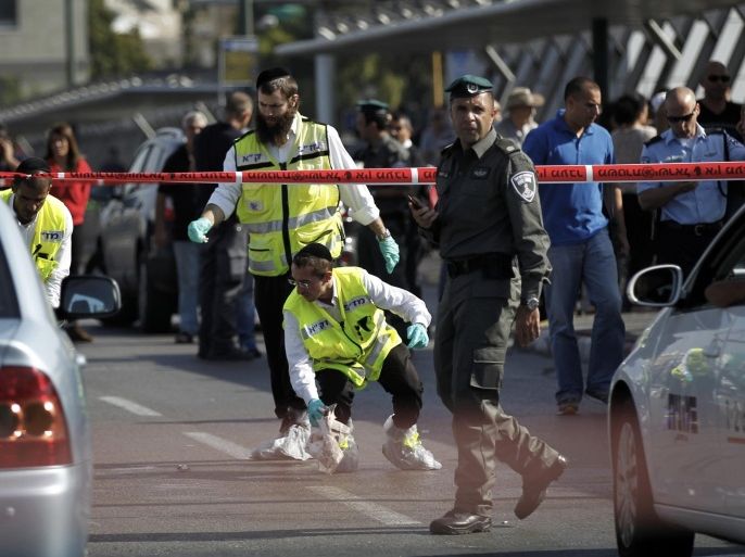 Members of the Israeli Zaka emergency response team work at the scene of a stabbing in Tel Aviv November 10, 2014. A Palestinian stabbed and critically an Israeli soldier near a Tel Aviv train station on Monday, police said, as anti-Israel violence that has raised fears of a new Palestinian uprising in the making reached the country's business capital. REUTERS/Finbarr O'Reilly (ISRAEL - Tags: POLITICS CIVIL UNREST MILITARY CRIME LAW TPX IMAGES OF THE DAY)