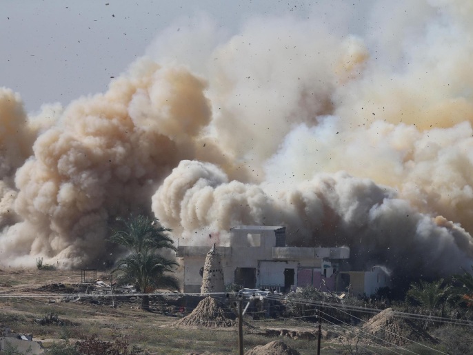 ‪رويترز)‬ هدم منازل برفح لإقامة منطقة عازلة مع غزة 