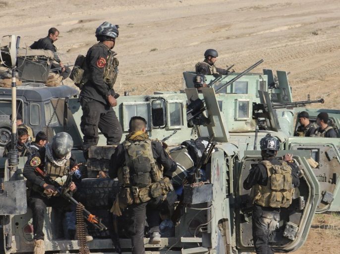 Members of the Iraqi security forces and Shi'ite fighters take part during an intensive security deployment in the town of Qara Tappa in Iraq's Diyala province November 26, 2014. Picture taken November 26. REUTERS/Stringer (IRAQ - Tags: CIVIL UNREST POLITICS CONFLICT MILITARY)