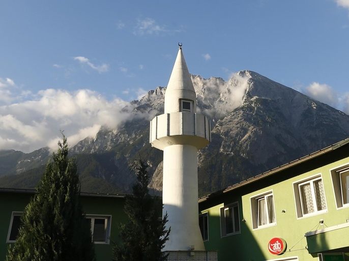 A mosque is pictured in the Tyrolean village of Telfs in western Austria October 2, 2014. Austria called on Thursday for standardised German-language translations of the Koran and moved to prohibit foreign funding of Muslim organisations on its soil in a draft law aimed in part at tackling Islamic extremism. The bill will overhaul a 1912 law governing the status of Austrian Muslims, prompting concern from a major local Islamic body, which saw it mirroring widespread mistrust of Muslims. REUTERS/Dominic Ebenbichler (AUSTRIA - Tags: RELIGION POLITICS)