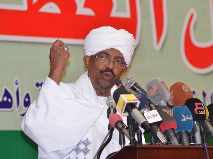الرئيس السوداني عمر حسن أحمد البشير - البشير يهاجم الجنائية والمعارضة