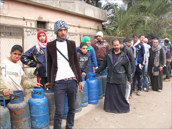 ‪جانب من مظاهر أزمة أسطوانات الغاز بمصر‬ (الجزيرة نت)