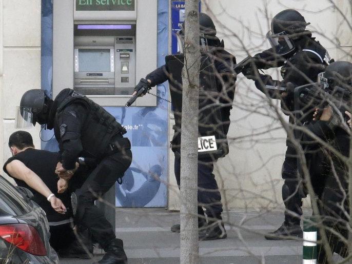 ‪فرنسا تشدد إجراءاتها الأمنية بعد‬ (رويترز)