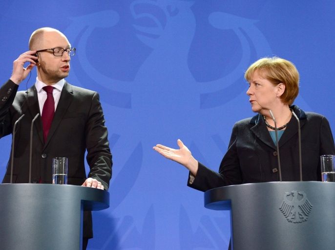 German Chancellor Angela Merkel (R) and Ukrainian Prime Minister Arseniy Yatsenyuk (L) give a joint press conference after their meeting at the Chancellery in Berlin on January 8, 2015. Yatsenyuk is in Germany ahead of a scheduled mini-summit in Kazakhstan between the leaders of Russia, Ukraine and France next week. The Ukrainian forces have been battling pro-Russian separatist rebels for almost nine months in eastern Ukraine in a conflict in which more than 4,700 people have been killed.AFP PHOTO / JOHN MACDOUGALL