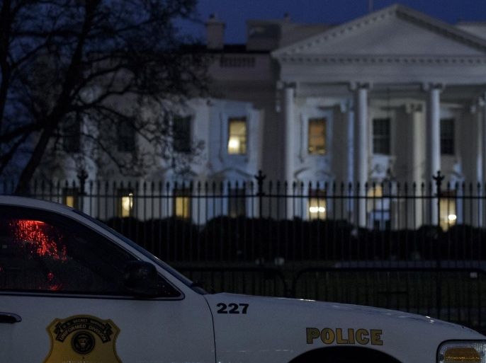 A member of the Secret Service's Uniformed Division sits in his car on Pennsylvania Avenue outside the White House January 26, 2015 in Washington, DC. A small aerial drone was found on the grounds of the White House but poses no threat, a spokesman for President Obama said on Monday. Josh Earnest, the White House press secretary, said he did not have details about the size or type of the drone, but he said the Secret Service was investigating. AFP PHOTO/BRENDAN SMIALOWSKI