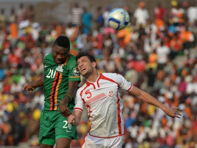 Tunisia's defender Rami Bedoui vies with Zambia's forward Emmanuel Mayuka (L) during the 2015 African Cup of Nations group B football match between Zambia and Tunisia in Ebebiyin on January 22, 2015. AFP PHOTO / KHALED DESOUKI