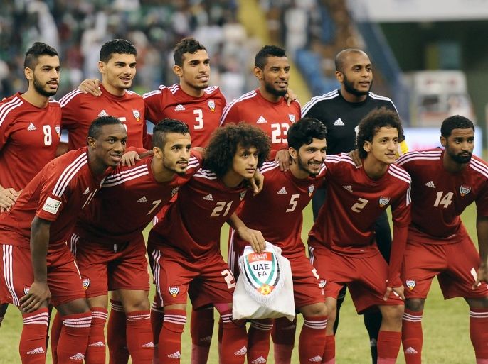 The UAE football team poses for a team photo before the semi final of the 22nd Gulf Cup football match at the King Fahad stadium in Riyadh on November 23, 2014. AFP PHOTO/ FAYEZ NURELDINE