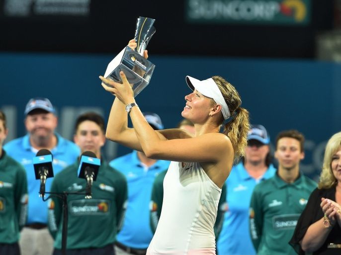Maria Sharapova of Russia lifts the winning trophy after defeating Ana Ivanovic of Serbia in the women's singles final at the Brisbane International tennis tournament in Brisbane on January 10, 2015. AFP PHOTO / Saeed KHANIMAGE RESTRICTED TO EDITORIAL USE - STRICTLY NO COMMERCIAL USE