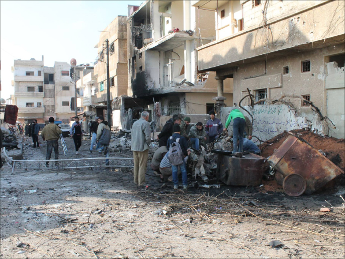 أثار القصف على درعا البلد التي استهدفت بعشرات الصواريخ والقذائف(الجزيرة)