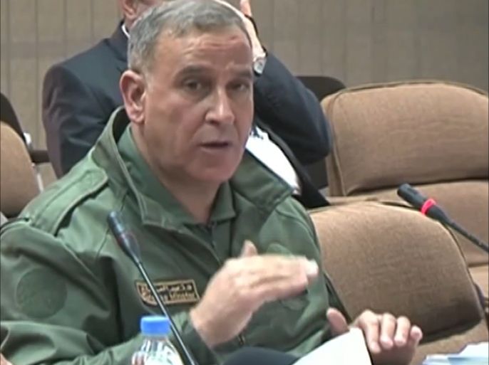 وزير الدفاع العراقي يحذر من انهيار المؤسسة العسكرية