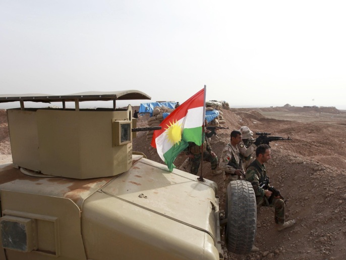 ‪‬ عناصر من البشمركة خلال معاركهم ضد تنظيم الدولة قرب الموصل(رويترز)