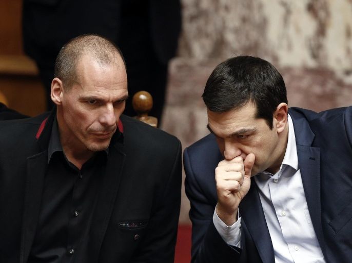 Greek Prime Minister Alexis Tsipras (R) and Finance Minister Yanis Varoufakis look on during the first round of a presidential vote at the Greek parliament in Athens, February 18, 2015. Tsipras secured enough parliamentary votes on Wednesday for his nominee to become the country's next president. The government candidate, former interior minister Prokopis Pavlopoulos, won the necessary 180 votes from lawmakers to take the largely ceremonial post.REUTERS/Alkis Konstantinidis (GREECE - Tags: POLITICS BUSINESS ELECTIONS)