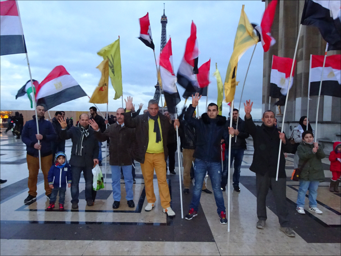 ‪احتجاجات سابقة لمصريين في باريس على بيع السلاح لنظام السيسي‬ (الجزيرة)