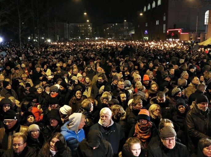 People attend a memorial service for victims of deadly attacks on a synagogue and an event promoting free speech, in Copenhagen February 16, 2015. Tens of thousands of Danes gathered at torch-lit memorials around the country on Monday, commemorating the victims of the shooting that has shocked a nation proud of its record of safety and openness. REUTERS/Linda Kastrup/Scanpix (DENMARK - Tags: CIVIL UNREST CRIME LAW RELIGION) ATTENTION EDITORS - THIS IMAGE HAS BEEN SUPPLIED BY A THIRD PARTY. FOR EDITORIAL USE ONLY. NOT FOR SALE FOR MARKETING OR ADVERTISING CAMPAIGNS. DENMARK OUT. NO COMMERCIAL OR EDITORIAL SALES IN DENMARK. NO COMMERCIAL SALES. THIS PICTURE IS DISTRIBUTED EXACTLY AS RECEIVED BY REUTERS, AS A SERVICE TO CLIENTS