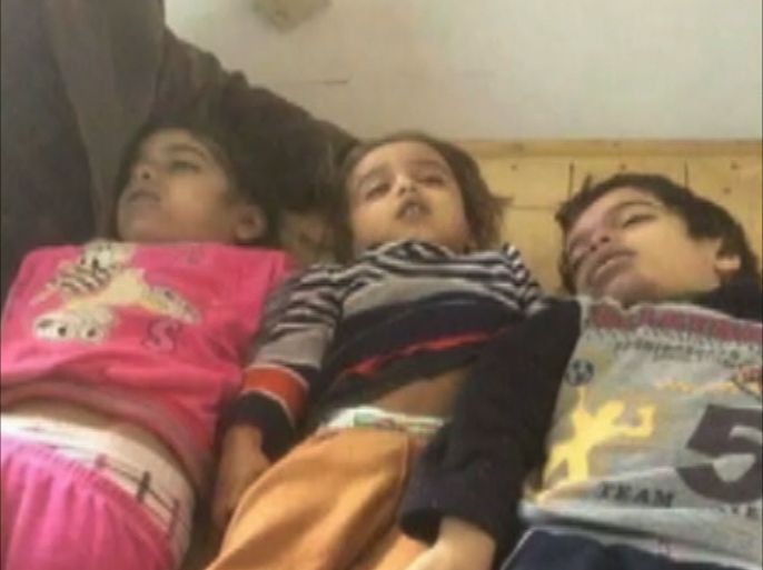 أطفال من ضحابا قصف الطائرات المصرية لمدينة درنة الليبية