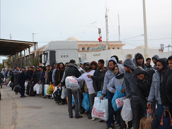 السماح لـ182 مصرياً فارين من ليبيا بالعبور إلى مطار جربة التونسية.