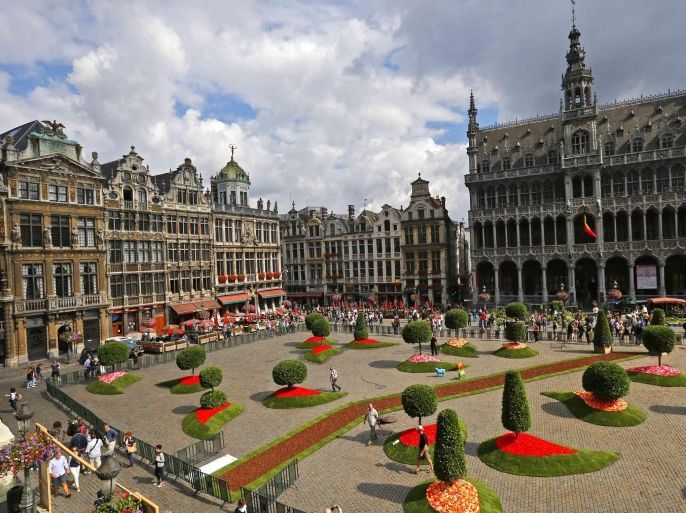 A general view of a walking garden as part as the "Floralientime" festival at the Brussels Grand Place, August 14, 2013. Brussels Grand Place, which is the city's main square, and City Hall have been decorated by landscape architects and floral artists presenting various floral creations, according to a media release by the organisers. REUTERS/Yves Herman (BELGIUM - Tags: SOCIETY)