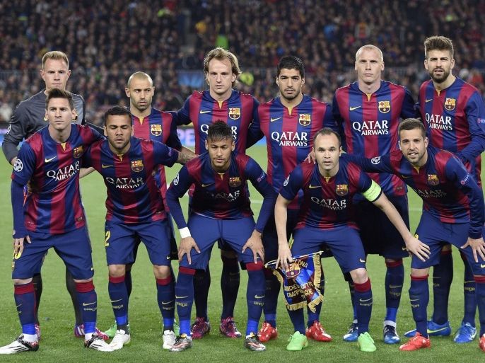 Barcelona's players pose before the UEFA Champions League round of 16 football match FC Barcelona vs Manchester City at the Camp Nou stadium in Barcelona on March 18, 2015. AFP PHOTO / LLUIS GENE