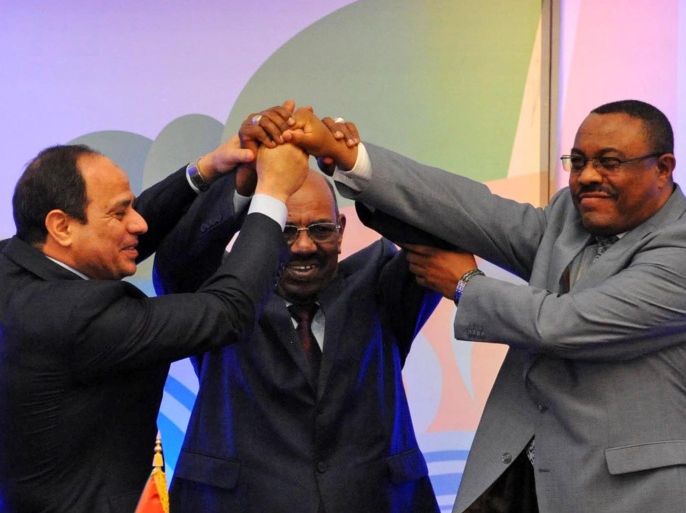 In this image released by the Egyptian Presidency, Sudanese President Omar al-Bashir, center, Egyptian President Abdel-Fattah el-Sissi, left, and Ethiopian Prime Minister Hailemariam Desalegn, right, hold hands after signing an agreement on sharing water from the Nile River, in Khartoum, Sudan, Monday, March 23, 2015. Egypt, Ethiopia and Sudan on Monday signed an initial agreement on sharing water from the Nile River that runs through the three countries, as Ethiopia constructs a massive new dam it hopes will help alleviate its electricity shortages. El-Sissi, al-Bashir and Desalegn welcomed the agreement in speeches in Khartoum’s Republican Palace on Monday. (AP Photo/Mohammed Abd el-Moaty, Egyptian Presidency)