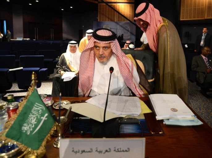 Saudi Foreign Minister Prince Saud bin al-Faisal bin Abdulaziz (C) attends a meeting of Arab foreign ministers in the Egyptian Red Sea resort of Sharm El-Sheikh on March 29, 2015. Egyptian President Abdel Fattah al-Sisi announced that Arab leaders have agreed to form a joint military force, on the second and final day of the summit. AFP PHOTO / MOHAMED EL-SHAHED