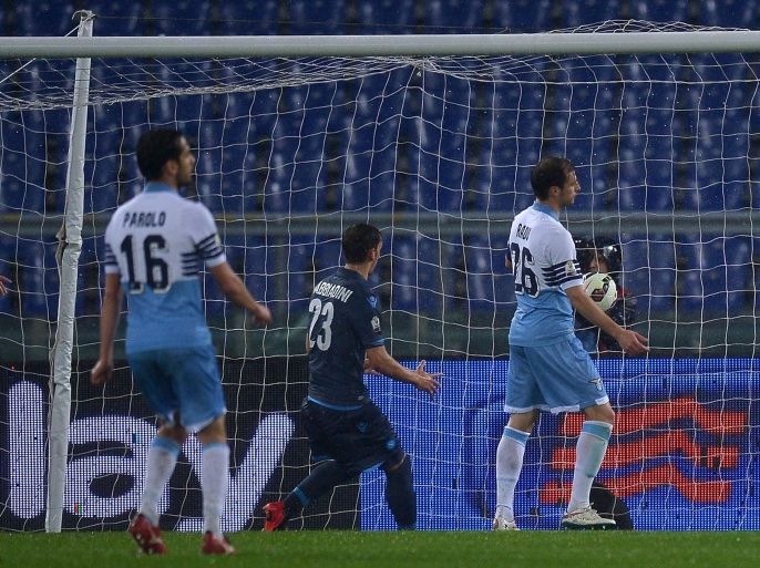 Napoli's forward from Colombia Manolo Gabbiadini (C) scores during the Italian Tim Cup football match Lazio vs Napoli on March 4, 2015 at the Olympic stadium in Rome. AFP PHOTO / ALBERTO PIZZOLI