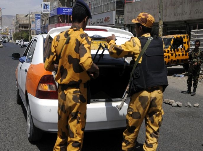 SANAA, YEMEN - MARCH 09: Houthi members check the vehicles at a checkpoint in Sana'a, Yemen on March 09, 2015.