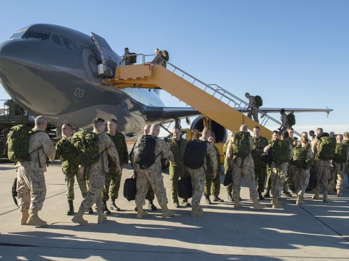 Canadian Armed Forces members from 4 Wing Cold Lake, Alberta, depart for their deployment October 22, 2014 in this Royal Canadian Air Force handout photo provided on October 23, 2014. The departure is Canada's contribution to coalition assistance to security forces in the Republic of Iraq who are fighting against the Islamic State of Iraq and the Levant (ISIL). REUTERS/Cpl Audrey Solomon/Canadian Armed Forces/Handout (CANADA - Tags: MILITARY POLITICS) FOR EDITORIAL USE ONLY. NOT FOR SALE FOR MARKETING OR ADVERTISING CAMPAIGNS. THIS IMAGE HAS BEEN SUPPLIED BY A THIRD PARTY. IT IS DISTRIBUTED, EXACTLY AS RECEIVED BY REUTERS, AS A SERVICE TO CLIENTS