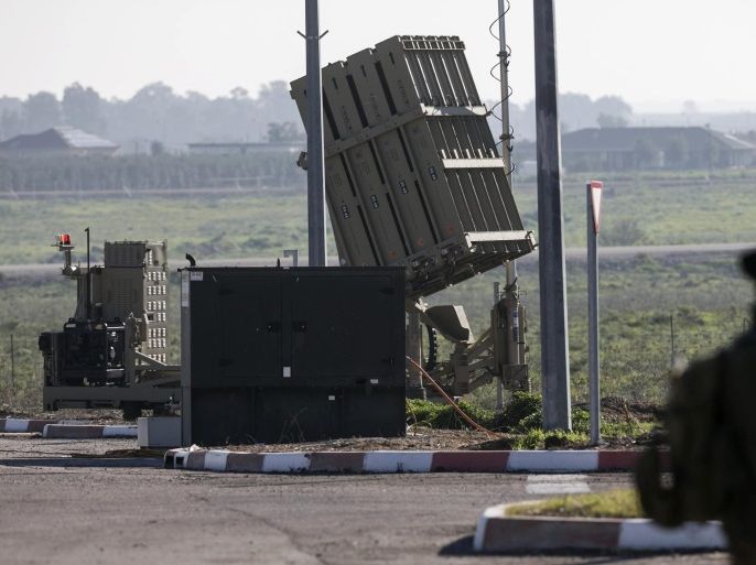 An Israeli soldier guards an Iron Dome rocket interceptor battery deployed in the Israeli-occupied Golan Heights January 21, 2015. An Iranian general killed in an Israeli air strike in Syria was not its intended target, and Israel believed it was attacking only low-ranking guerrillas, a senior security source said on Tuesday. Troops and civilians in northern Israel are on heightened alert and Israel has deployed an Iron Dome rocket interceptor unit near the Syrian border. REUTERS/Baz Ratner (MILITARY POLITICS CIVIL UNREST)