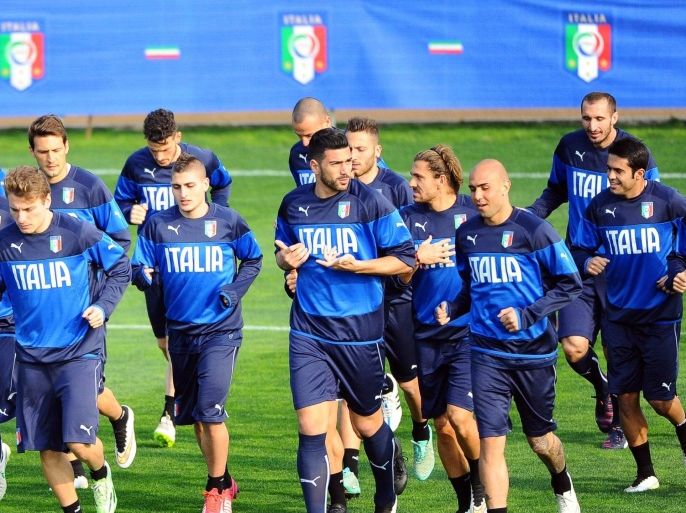 Italian national soccer team players warm up during their team's training session in Coverciano, Florence, Italy, 23 March 2015. Italy will face Bulgaria in the UEFA EURO 2016 qualifying soccer match on 28 March 2015.