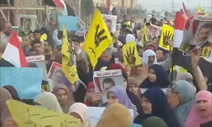 مظاهرات رافضة للانقلاب في القاهرة عنوانها "الثورة لن تركع"