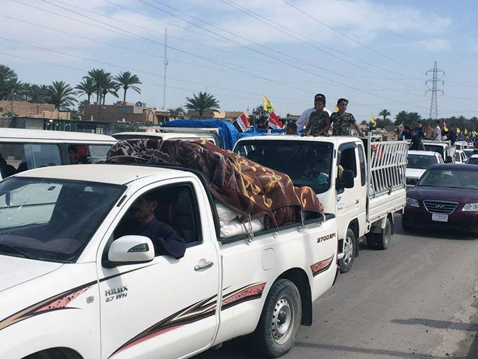 ‪ثلاثون ألف عراقي نزحوا من تكريت هربا من المعركة مع تنظيم الدولة الإسلامية‬ (الجزيرة)