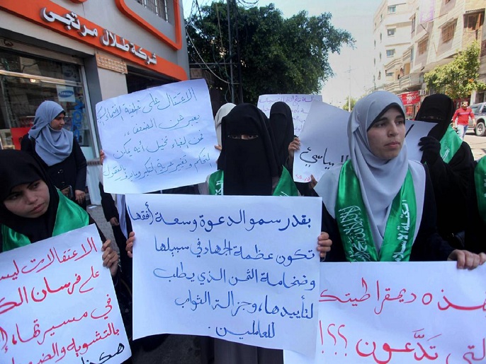 ‪وقفة نظمتها حماس في غزة احتجاجا على الاعتقالات في الضفة‬ (الأناضول)