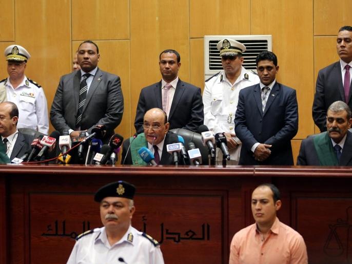 محكمة جنايات القاهرة لدى قراءة الحكم بسجن مرسي عشرين عاما بقضية الاتحادية (الأوروبية)