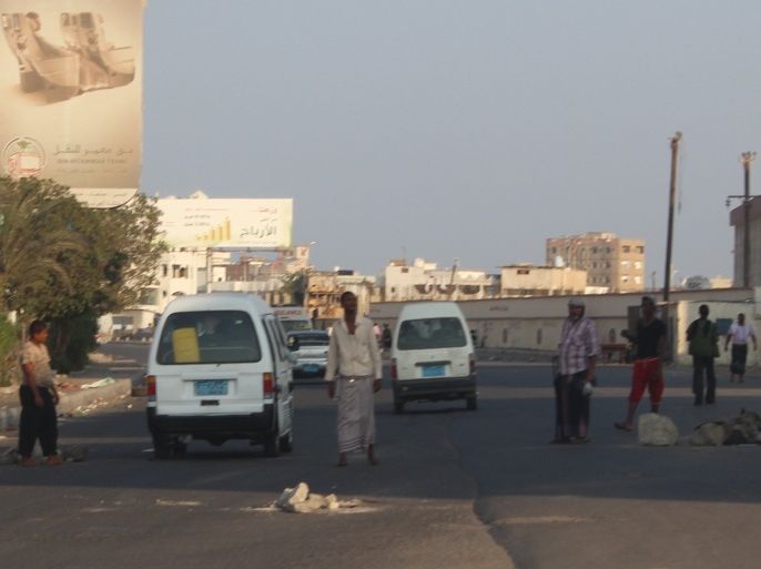 عناصر من المقاومة في الشيخ عثمان في عدن الجزيرة نت