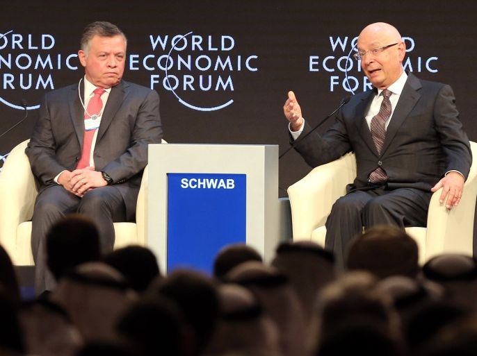 JORDAN : Jordan's King Abdullah II (L) listens to the founder and executive chairman of the World Economic Forum (WEF), German Klaus Schwab speaking on stage on the opening day of the WEF on the Middle East and North Africa 2015 on May 22, 2015 in the Dead Sea resort of Shuneh, west of the capital Jordanian Amman. AFP PHOTO / KHALIL MAZRAAWI