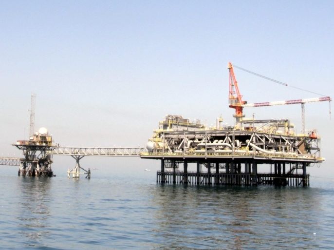 (FILE) A file picture dated 21 September 2014 showing the port of Al-Basra oil terminal in the waters of the Northern Arabian Gulf close to the port town of Umm Quasar in Basra, southern Iraq. Reports on 12 January 2015 state the oil price has fallen three per cent to its lowest level since April in 2009. Goldman Sachs has also lowered its three-month forecast of Brent crude oil, from the earlier forecast 80 USD to 42 USD and said it expects the price to stay close to 40 USD for the first six months of 2015.