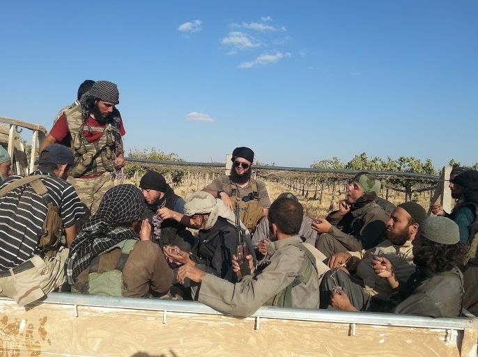 قادة من تنظيم الدولة عملية نقل جنود للتنظيم من سوريا إلى العراق