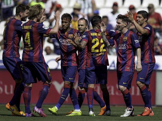 CORDOBA, SPAIN - MAY 02: Luis Suarez (R) of FC Barcelona celebrates scoring their second goal with team-mates as Ivan Rakitic (2ndL), Gerard Pique (L), Neymar JR. (3dL), Andres Iniesta (4thL), Dani Alves (3dR) and Lionel Messi (2ndR) during the La Liga match between Cordoba CF and Barcelona FC at El Arcangel stadium on May 2, 2015 in Cordoba, Spain.
