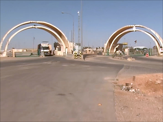 ‪معبر طريبيل الحدودي وهو منفذ تجاري بين العراق والأردن‬ (الجزيرة)