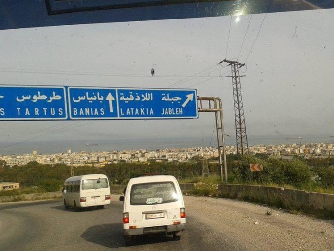 علويون من دمشق وصلوا إلى الساحل قبل أيام استجابة للنظام (الجزيرة نت)