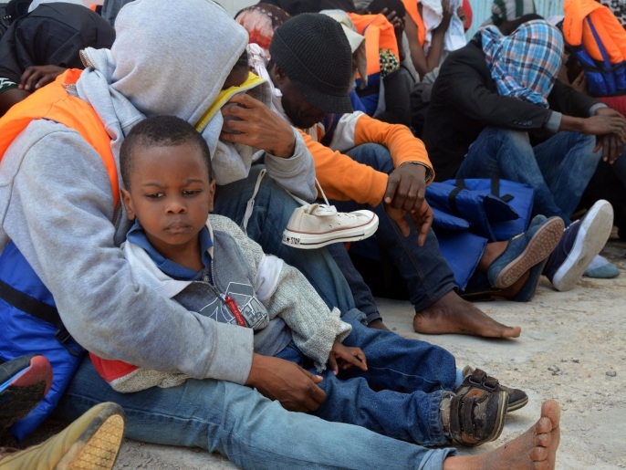يتدفق الليبيون على الحدود التونسية بوتيرة كبيرة منذ نحو أسبوعين (الفرنسية-أرشيف)