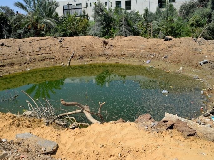 قطاع غزة- حي الشجاعية 4-6-2015 مستنقع لاختلاط مياه الصرف الصحي مع المياه الصالحة للشرب تشكل بفعل قصف إسرائيلي
