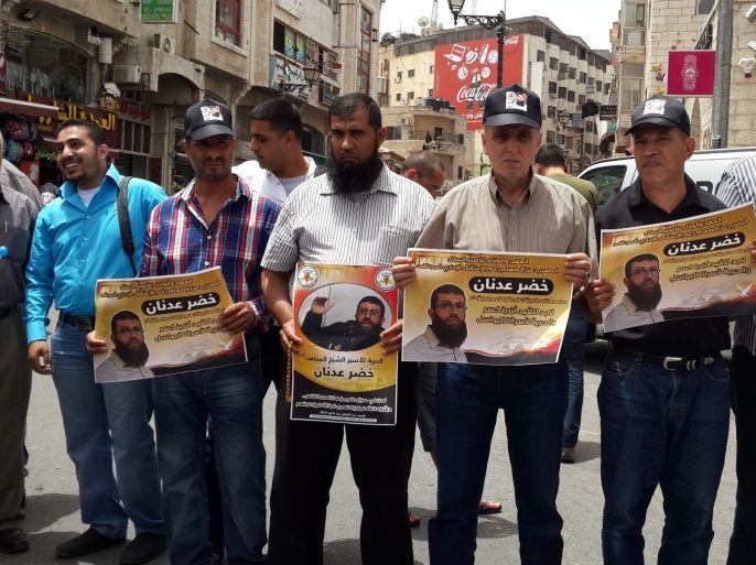 رام الله فلسطين فلسطينيون يتضامنون مع خضر عدنان المضرب عن الطعام في السجون الاسرائيلية منذ 54 يوما