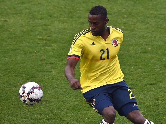 Colombia's forward Jackson Martinez eyes the ball during the 2015 Copa America football championship match against Peru, in Temuco, Chile, on June 21, 2015. AFP PHOTO / CRIS BOURONCLE