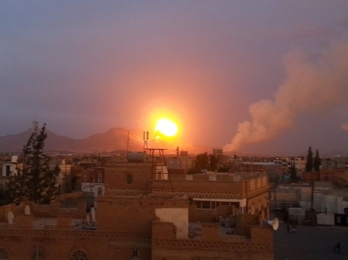 صنعاء اليمن11 مايو 2015 انفجارات ضخمة وكبيرة بعد قصف مخازن السلاح بجبل نقم شرق صنعاء