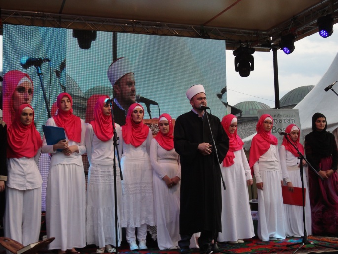 احتفالية لمسلمي البوشناق في آخر يوم من رمضان (الجزيرة)
