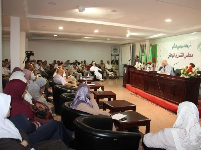 لقاء سابق لمجلس شورى حركة مجتمع السلم الجزائرية وهو المجلس الذي اتخذر قرار بمباشرة مشاورات مع الطبقة السياسية في يناير 2015