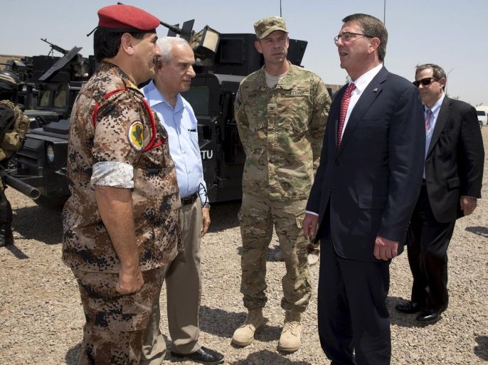 U.S. Defense Secretary Ash Carter (R) stands with Col. Otto Liller, commander, 1st Special Forces Group (Airborne) (2nd R) as he is greeted by Iraqi Major General Falah al Mohamedawi (L) at the Iraqi Counter Terrorism Service Academy on the Baghdad Airport Complex in Baghdad, Iraq, July 23, 2015. U.S. Defense Secretary Carter made a surprise visit to Baghdad on Thursday to assess the campaign against Islamic State, as Iraq advances plans to retake the fallen capital of Sunni-dominated Anbar province. REUTERS/Carolyn Kaster/Pool