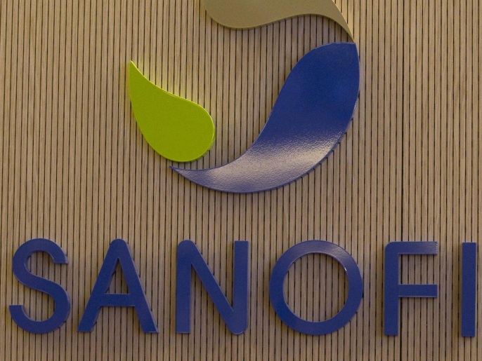 French drugs firm Sanofi's logo is pictured inside the company's headquarters during the company's 2014 annual results presentation in Paris February 5, 2015. French drugs firm Sanofi said it would be able to name a new chief executive in the coming weeks as it delivered 1.5 percent quarterly earnings per share growth and predicted that euro weakness could boost profits this year. "The announcement will be before the end of the first quarter," said Chairman Serge Weinberg, who has been acting CEO since Chris Viehbacher was fired at the end of October for poor execution of strategy and lack of communication with the board. REUTERS/Charles Platiau (FRANCE - Tags: BUSINESS HEALTH LOGO)
